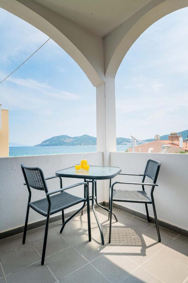 Marinis Boutique Rooms Nea Iraklitsa Kültér fotó