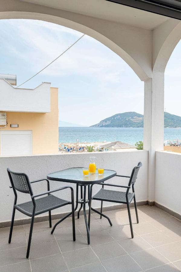 Marinis Boutique Rooms Nea Iraklitsa Kültér fotó