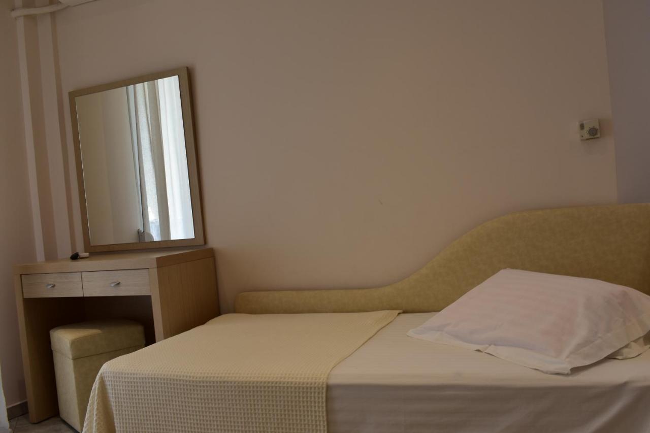 Marinis Boutique Rooms Nea Iraklitsa Kültér fotó